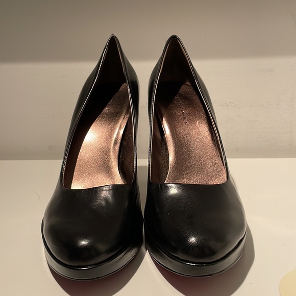 MARC FISHER BRAND NEW BLACK LEATHER PLATFORM HEELS - Picture 11 of 13